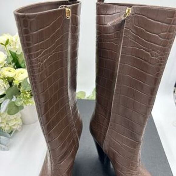 Women’s Chanel icon plain toe block, heel boot size 38.5 made in Italy - Picture 9 of 11